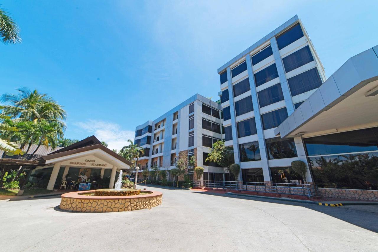 Reddoorz Premium @ The Ritz Garden Oases Hotel Davao City Eksteriør billede
