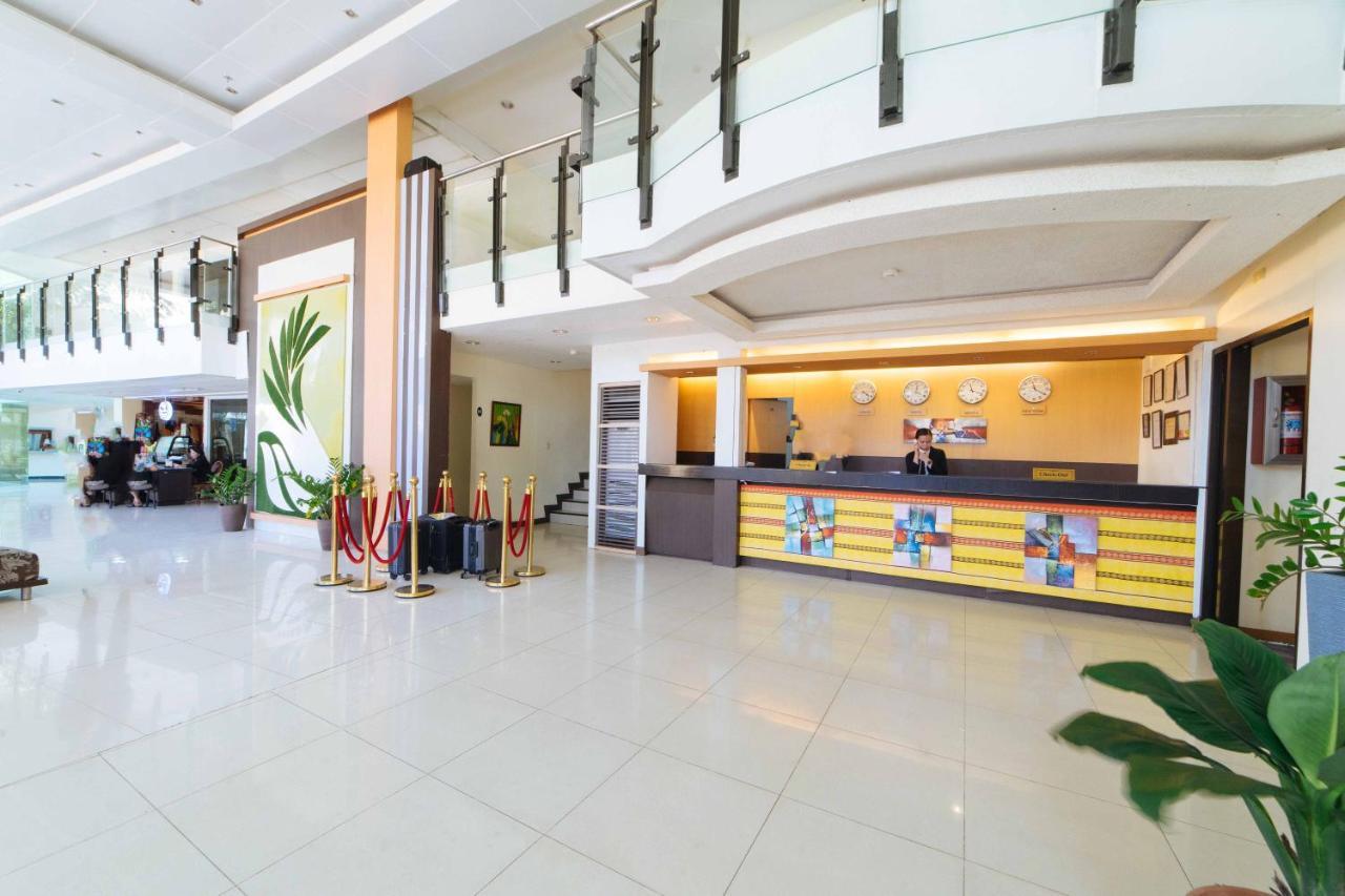 Reddoorz Premium @ The Ritz Garden Oases Hotel Davao City Eksteriør billede