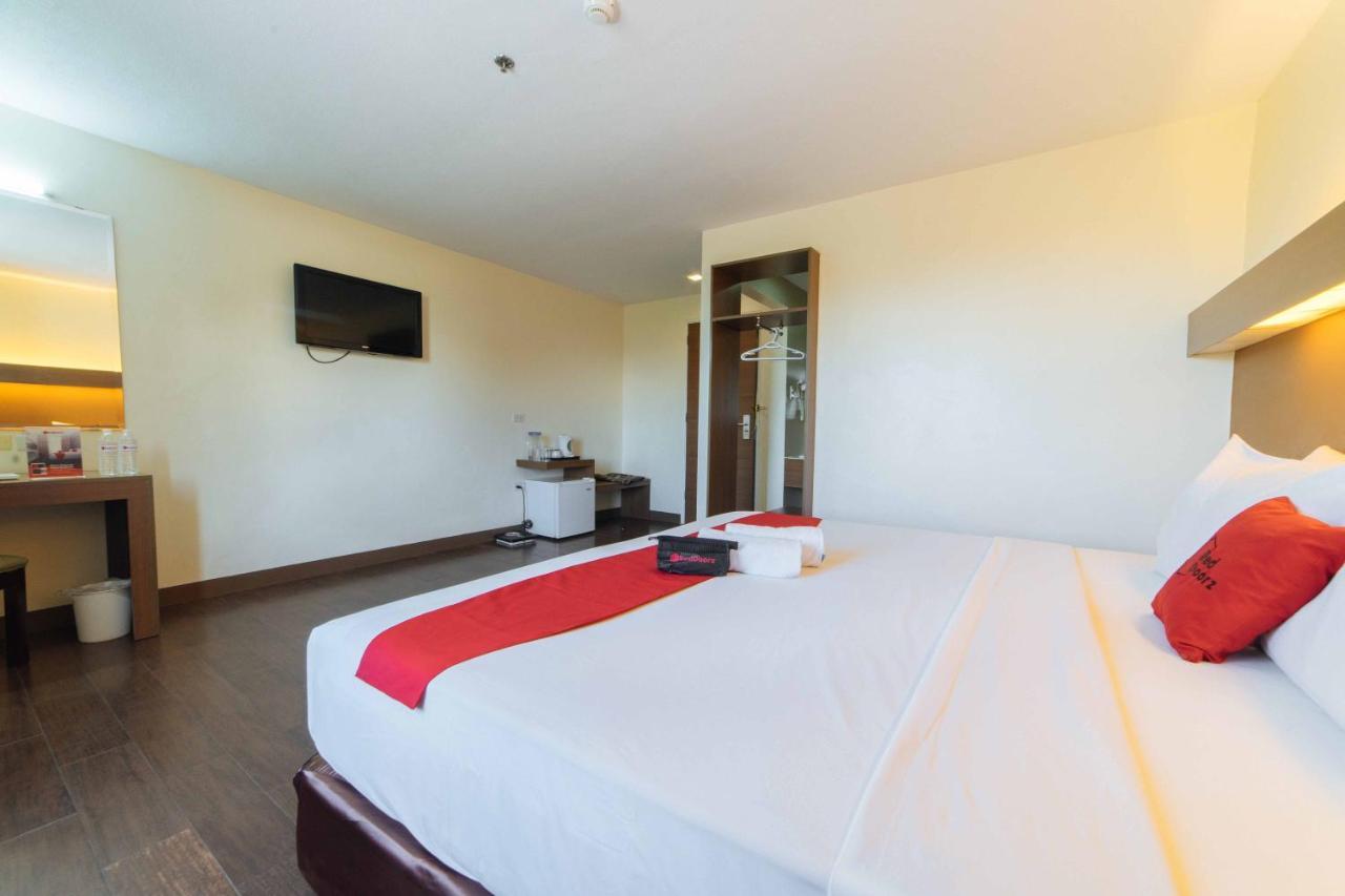 Reddoorz Premium @ The Ritz Garden Oases Hotel Davao City Eksteriør billede