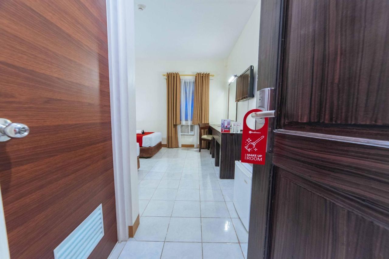 Reddoorz Premium @ The Ritz Garden Oases Hotel Davao City Eksteriør billede