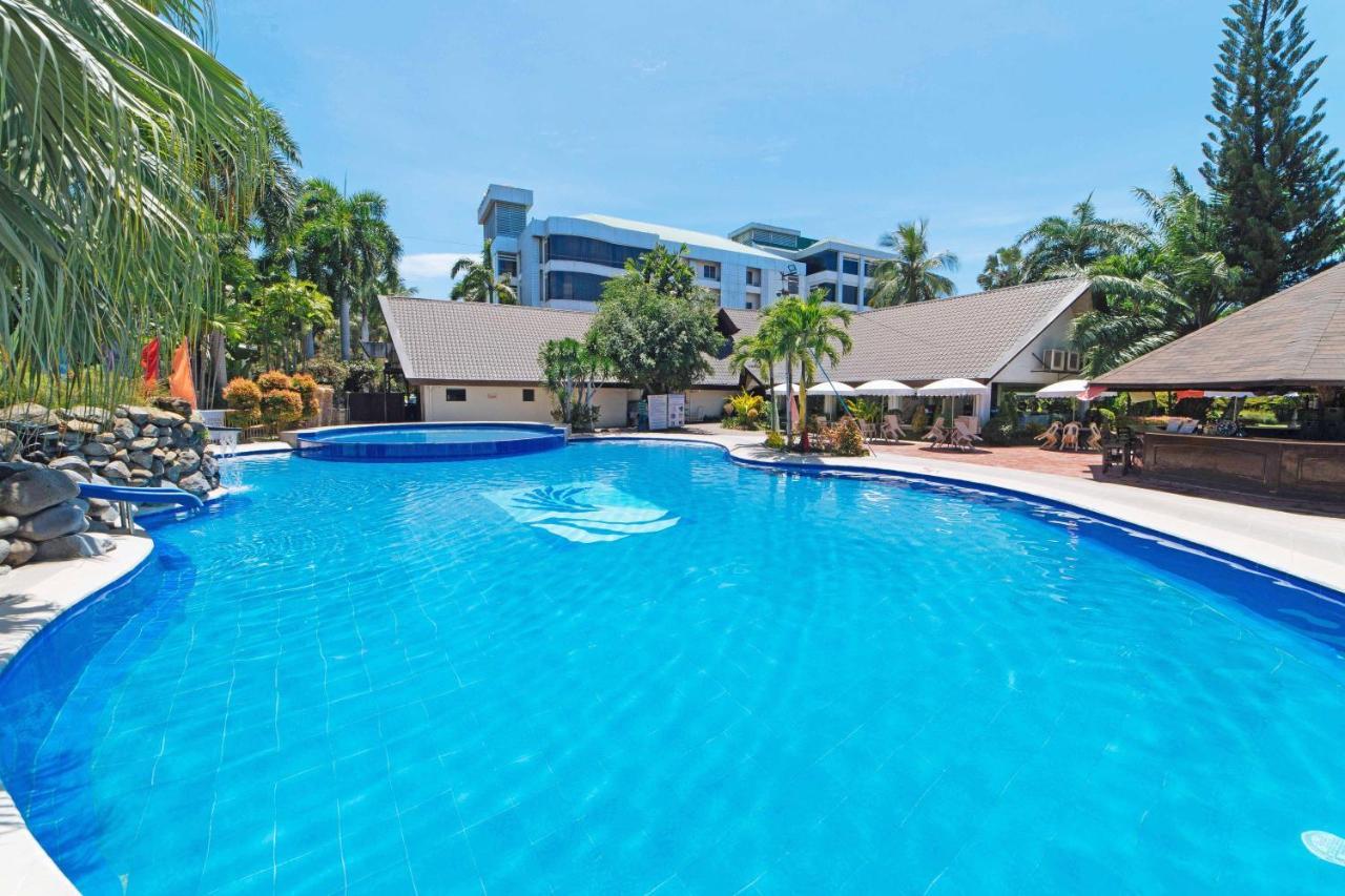 Reddoorz Premium @ The Ritz Garden Oases Hotel Davao City Eksteriør billede