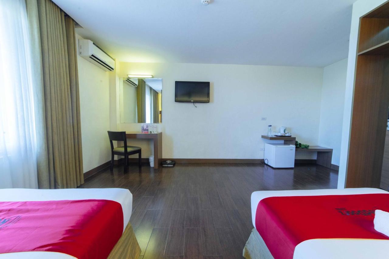 Reddoorz Premium @ The Ritz Garden Oases Hotel Davao City Eksteriør billede