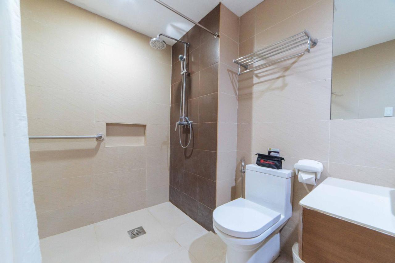Reddoorz Premium @ The Ritz Garden Oases Hotel Davao City Værelse billede