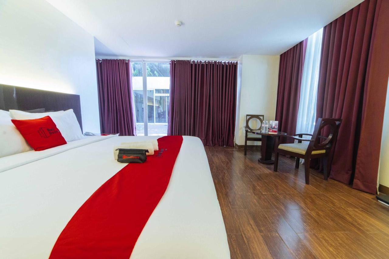 Reddoorz Premium @ The Ritz Garden Oases Hotel Davao City Eksteriør billede