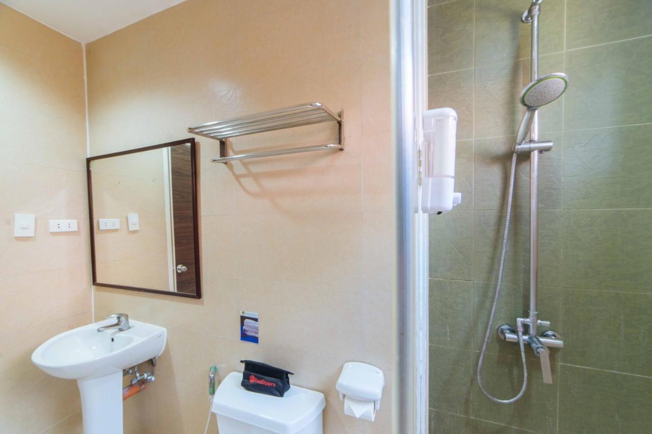 Reddoorz Premium @ The Ritz Garden Oases Hotel Davao City Eksteriør billede