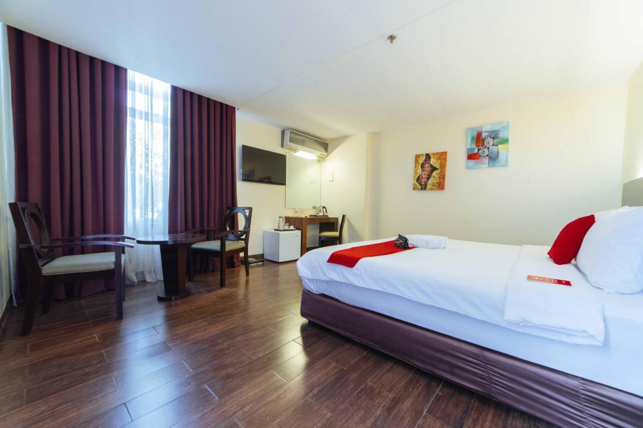 Reddoorz Premium @ The Ritz Garden Oases Hotel Davao City Eksteriør billede