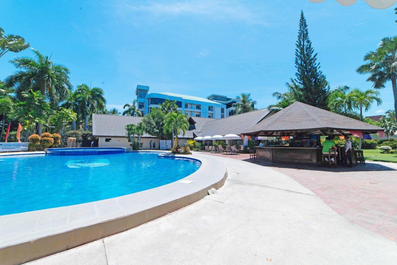 Reddoorz Premium @ The Ritz Garden Oases Hotel Davao City Eksteriør billede