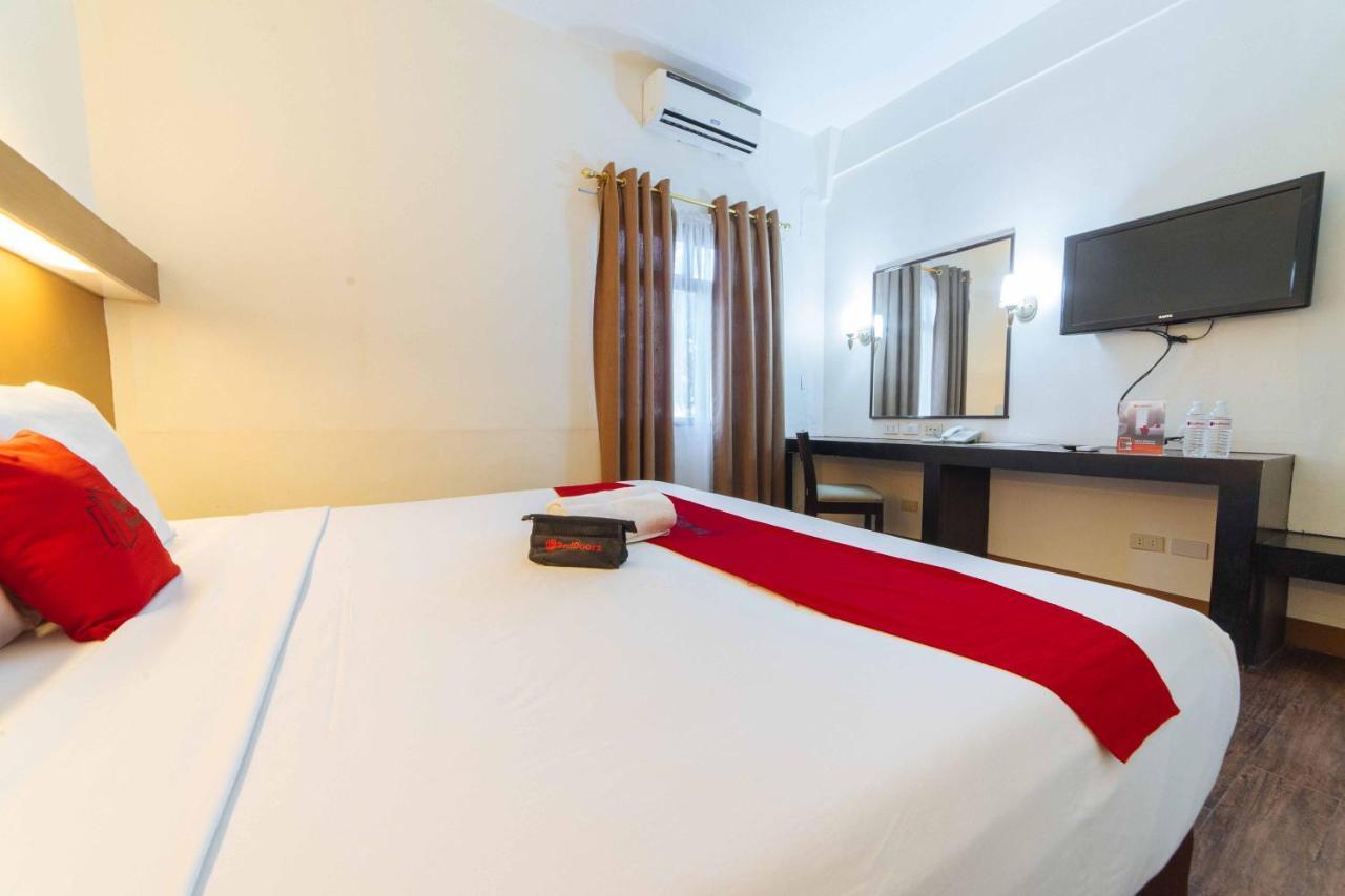 Reddoorz Premium @ The Ritz Garden Oases Hotel Davao City Eksteriør billede